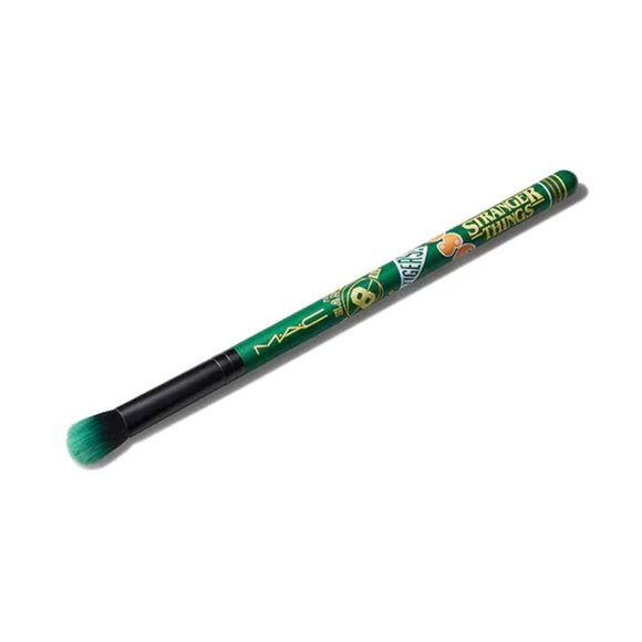 1/2 PRICE ✅ MAC X STRANGER THINGS Hawkins Class of 1986 Eye Palette + Brush  NEW - Picture 14 of 17